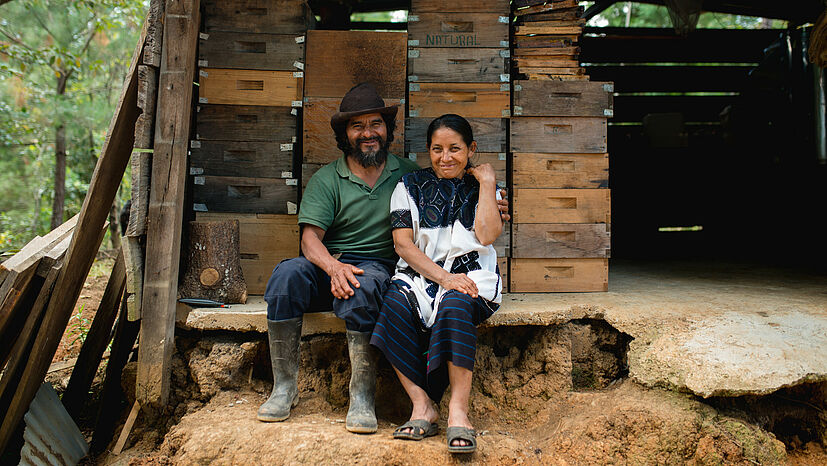 Imker Nicolás Pérez Pérez von Tzeltal Tzotzil und seine Frau Catarina Aguilar Lopéz | Foto: GEPA – The Fair Trade Company / Rafael Solórzano, Mexiko