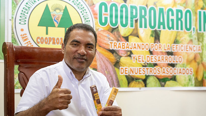 „Die GEPA und COOPROAGRO sind Pioniere bei Bio-Kakao“, sagt Francisco Soto, Kaufmännischer Leiter der Genossenschaft. „Und ihr wart eine der ersten Firmen, die vor Jahren Bio-Kakao aus der Dominikanischen Republik importiert haben."  