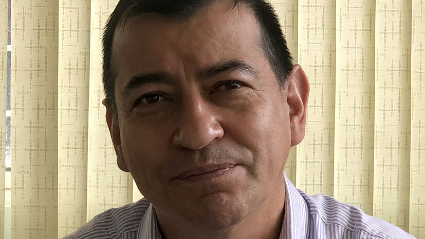 René Ausecha, Director Gerente de la organización paraguas cooperativa COSURCA en el sur de Colombia, confía en poder seguir exportando café a Europa en el futuro gracias al asesoramiento de GEPA.