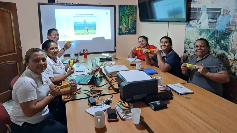 Gruppenbild bei einem Meeting von La Surenita
