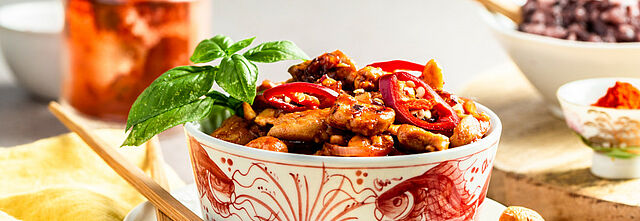 Veganes Sweet Chili Chicken mit Lila-Reis, Foto: Giulia D'Agate | art_of_plants_