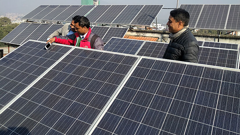 104 Solarpaneele mit insgesamt 32 kWp Leistung versorgen jetzt die ACP-Zentrale mit Energie.