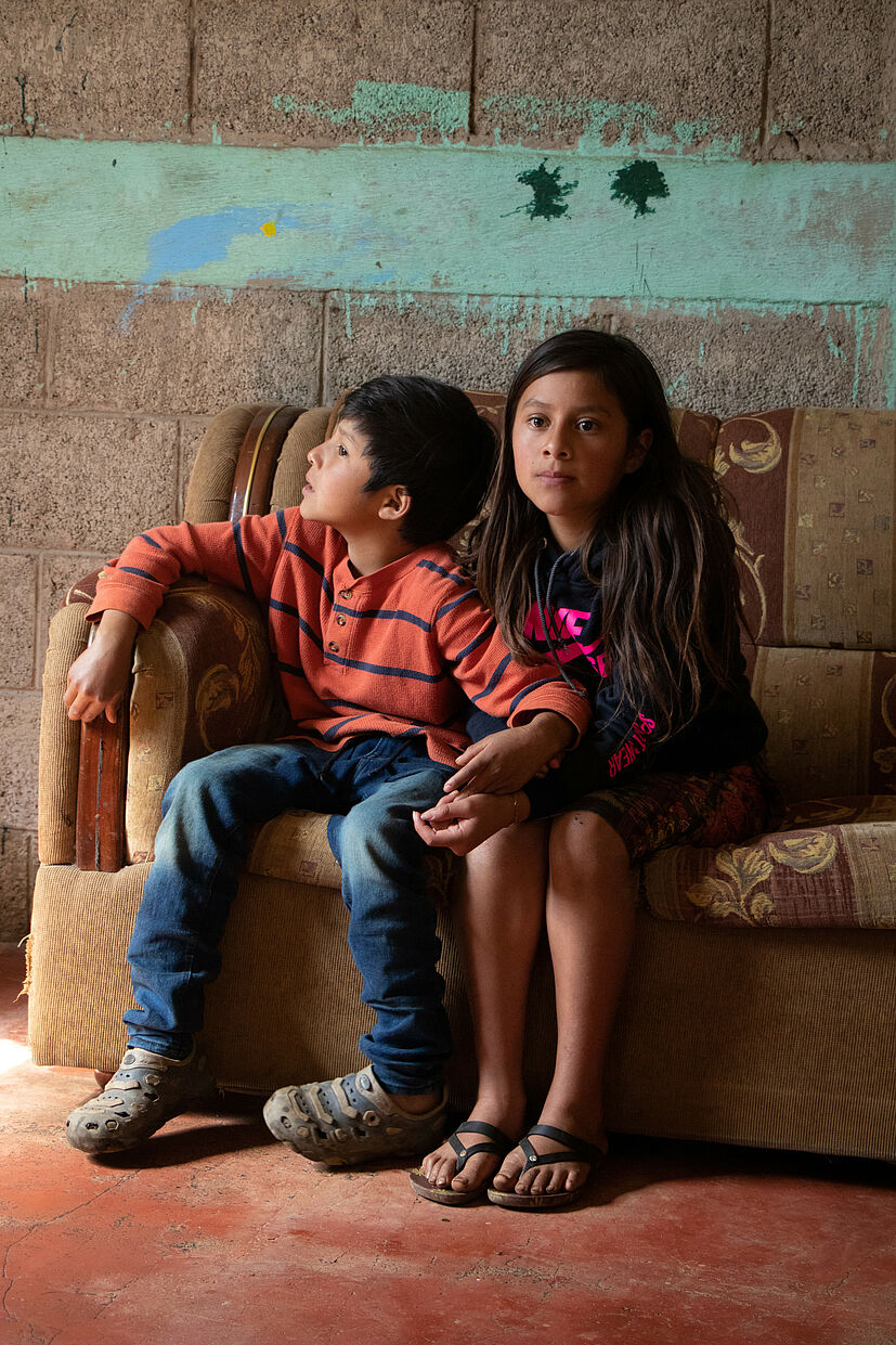 Carlos‘ Kinder Mario und Cristina | Foto: GEPA – The Fair Trade Company / Nova TV Guatemala