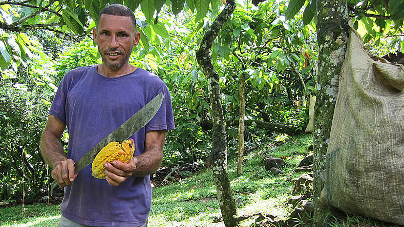Wir kennen die Menschen, mit denen wir handeln: Die GEPA bezieht Kakao ausschließlich von Kleinbauern-Organisationen und zahlt Preise über Fairtrade-Standard.