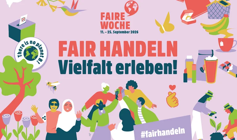 Key Visual der Fairen Woche 2026: Ob eine bunte Collage aus stilisierten Menschen, Produkten, Weltkugel, Bananen, Kaffeetasse und mehr. Mittig der Text "Fair Handeln. Vielfalt erleben!" sowie das Logo der Fairen Woche und der Hashtag #fairhandeln