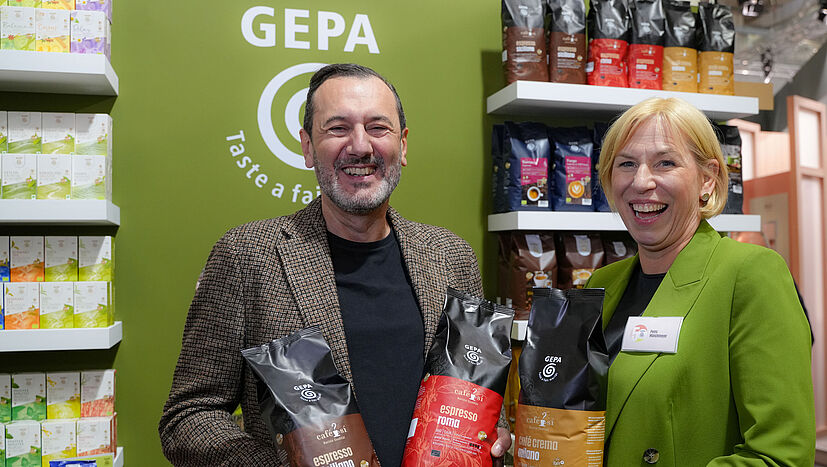 Petra Münchmeyer mit Caccamo Maurizio, Geschäftsführer Rösterei  Drago Mocambo Coffee Roastery