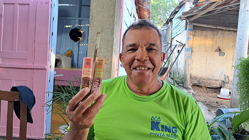 Vicente Burgos, ist Kakaoproduzent bei COOPROAGRO und gleichzeitig auch Maler und Anstreicher.