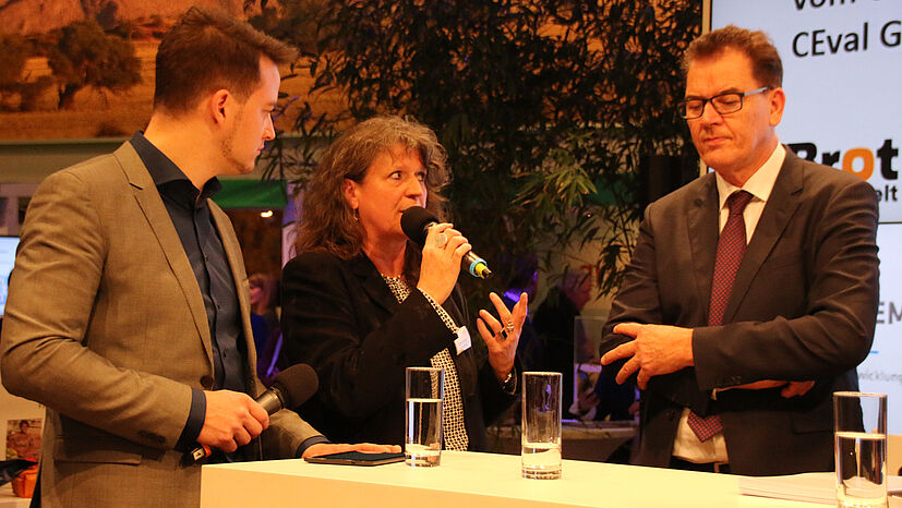 Andrea Fütterer, Leiterin der GEPA-Grundsatzabteilung und Vorstandsvorsitzende des Forum Fairer Handel bei der Eröffnungsveranstaltung der Internationalen Grünen Woche.