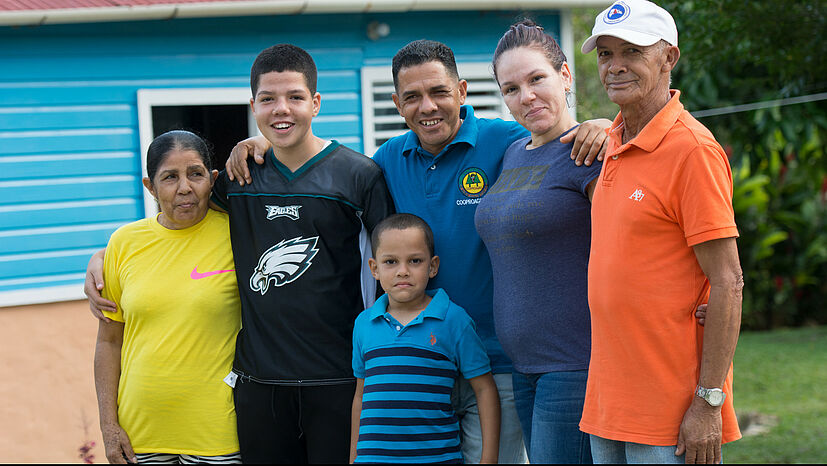 Raul (14, zweiter von links) mit seiner Familie | Foto: GEPA - The Fair Trade Company / C. Nusch