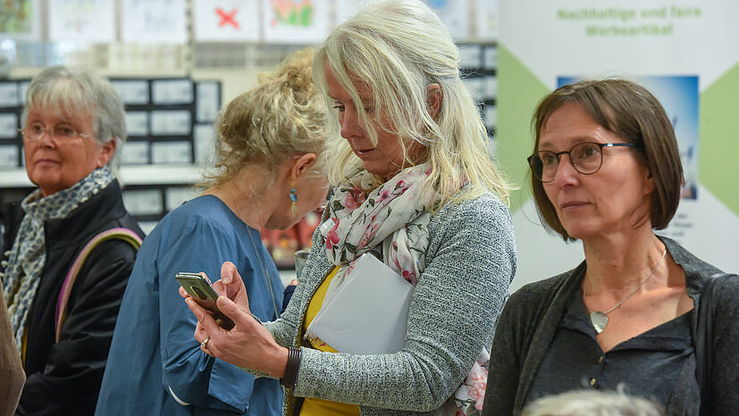 Barbara Schimmelpfennig postet vom Event in den Social-Media-Kanälen der GEPA.