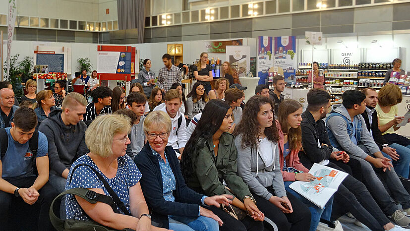 Großer Besucher-Andrang bei den Vorträgen in der Weltladen-Lounge.