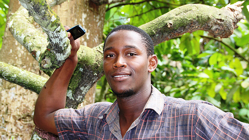 Kakaobauer Nelson Cruz, 23 Jahre alt: „Ich versuche, ein besserer Kakaobauer zu sein, ich gebe mein Bestes, um mehr Kakao zu produzieren. Denn wenn ich mehr produziere, habe ich mehr zum Leben. Ich kann mein Dorf und meine Kooperative wachsen lassen, damit es in Zukunft viel besser sein wird als jetzt.“