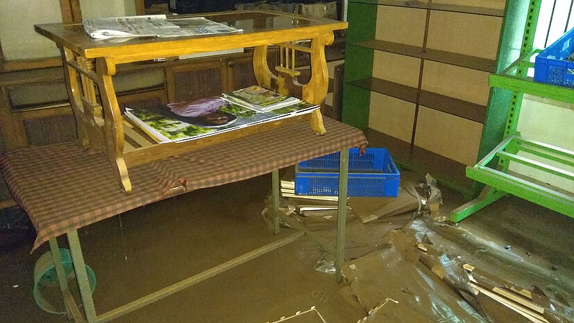 Eines der überschwemmten Häuser von innen.