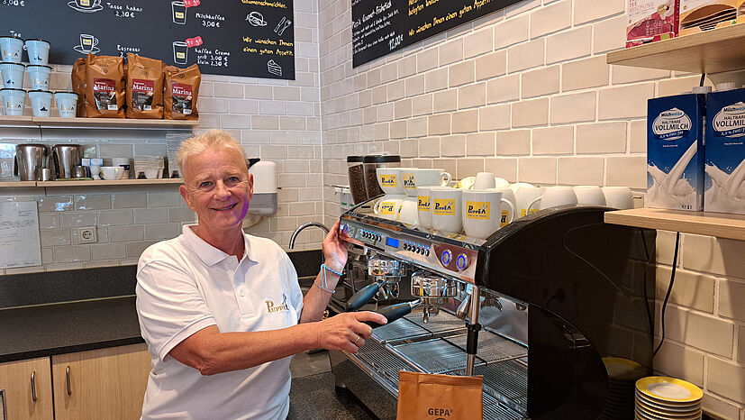 Birgit Neisser ist Geschäftsführerin der Bäckerei Puppe. In den Filialen im Großraum Düsseldorf wird fair gehandelter GEPA-Kaffee ausgeschenkt.