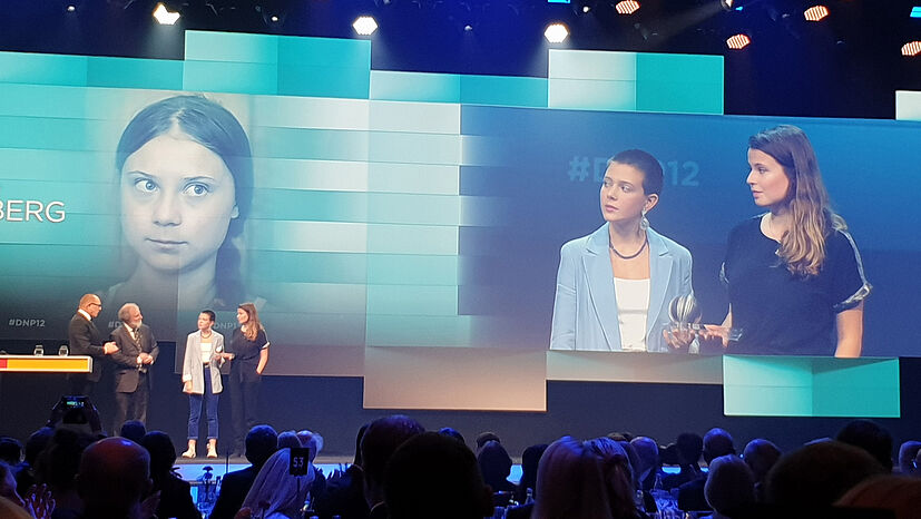 Greta Thunberg wurde mit einem Sonderpreis für ihr Klimaschutz-Engagement geehrt. Luisa Neubauer und weitere Mitstreiterinnen von #fridaysforfuture Deutschland nahmen den Preis stellvertretend entgegen.