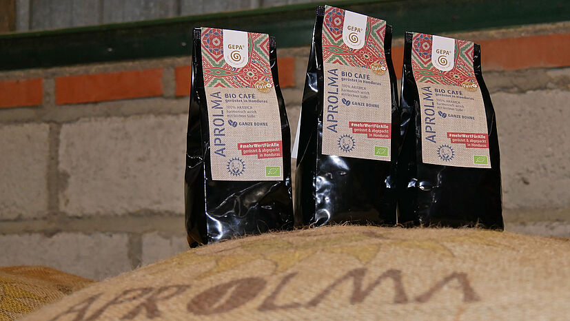 Und so sehen die komplett im Ursprungsland hergestellten Kaffees von APROLMA fertig verpackt aus.