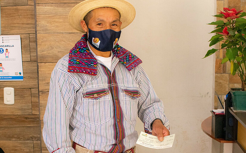 Macario Gerónimo Martin ist ein gutes Beispiel dafür, wie Menschen im Globalen Süden direkt vom Fairen Handel profitieren. | Foto: GEPA – The Fair Trade Company / Nova TV Guatemala