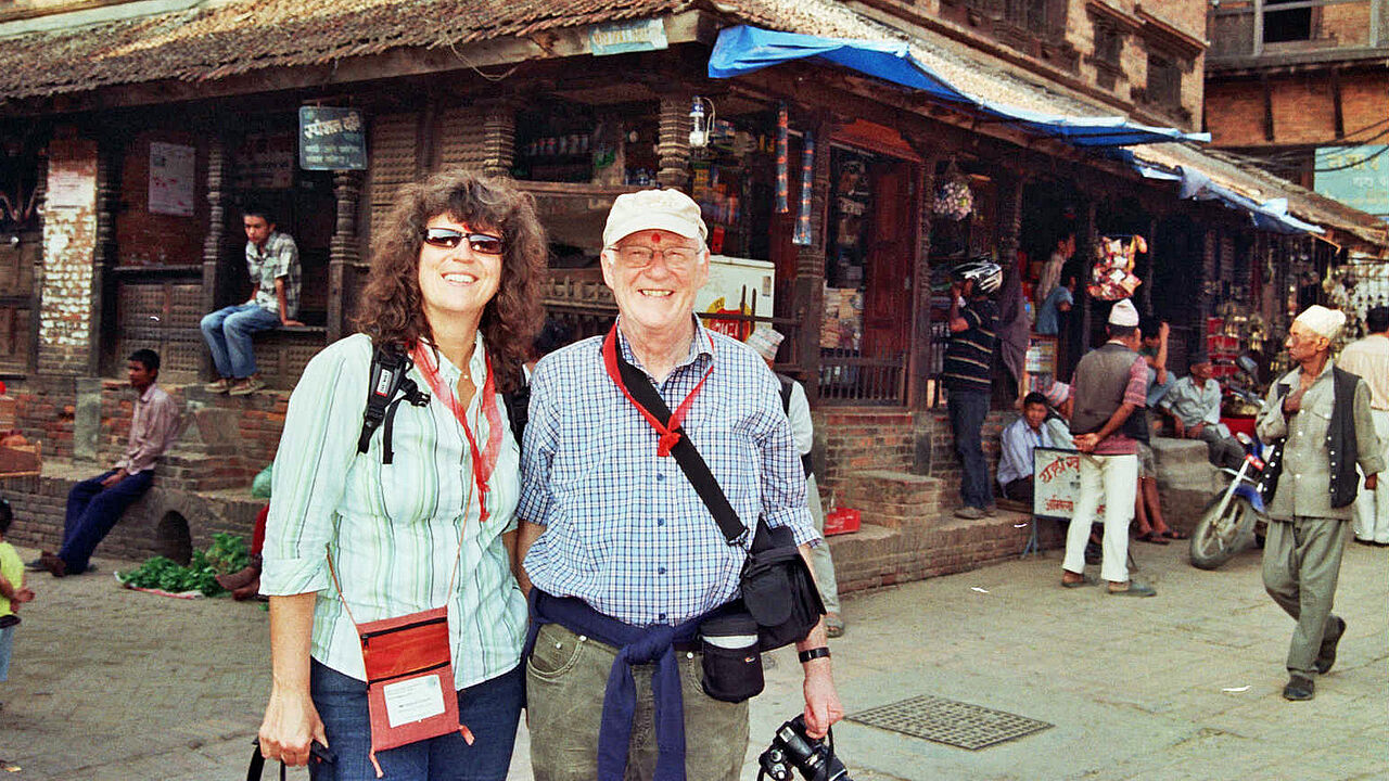 Gerd Nickoleit mit seiner späteren Nachfolgerin, der heutigen Leiterin Grundsatz und Politik, Andrea Fütterer, 2009 bei einer Dienstreise zur WFTO-Konferenz in Nepal.